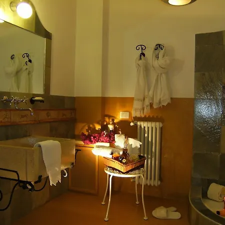 Elizabeth カリアリ